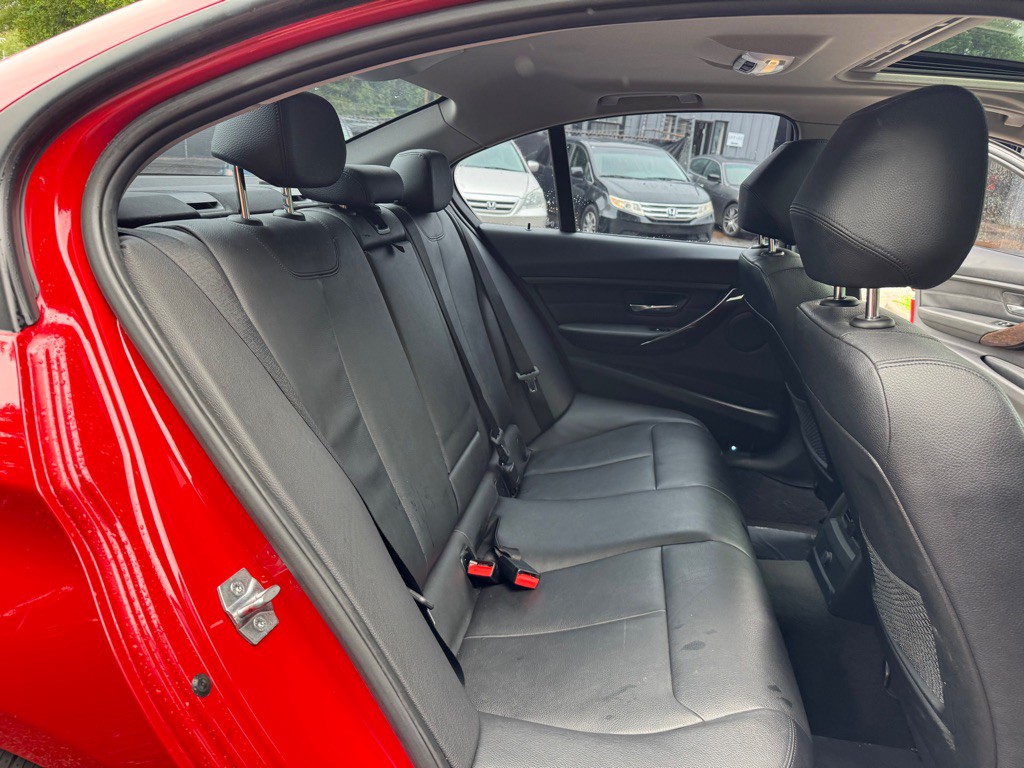 2014 BMW 3 Series Image 25