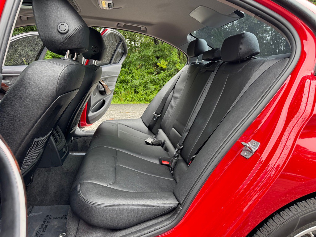 2014 BMW 3 Series Image 27