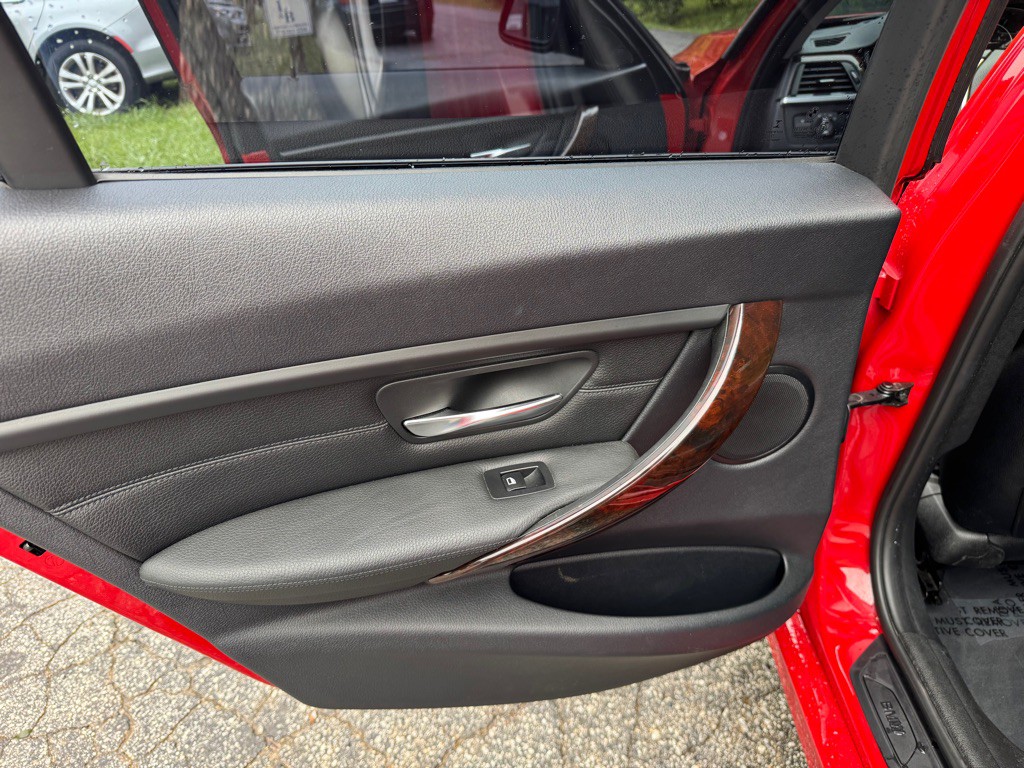 2014 BMW 3 Series Image 31