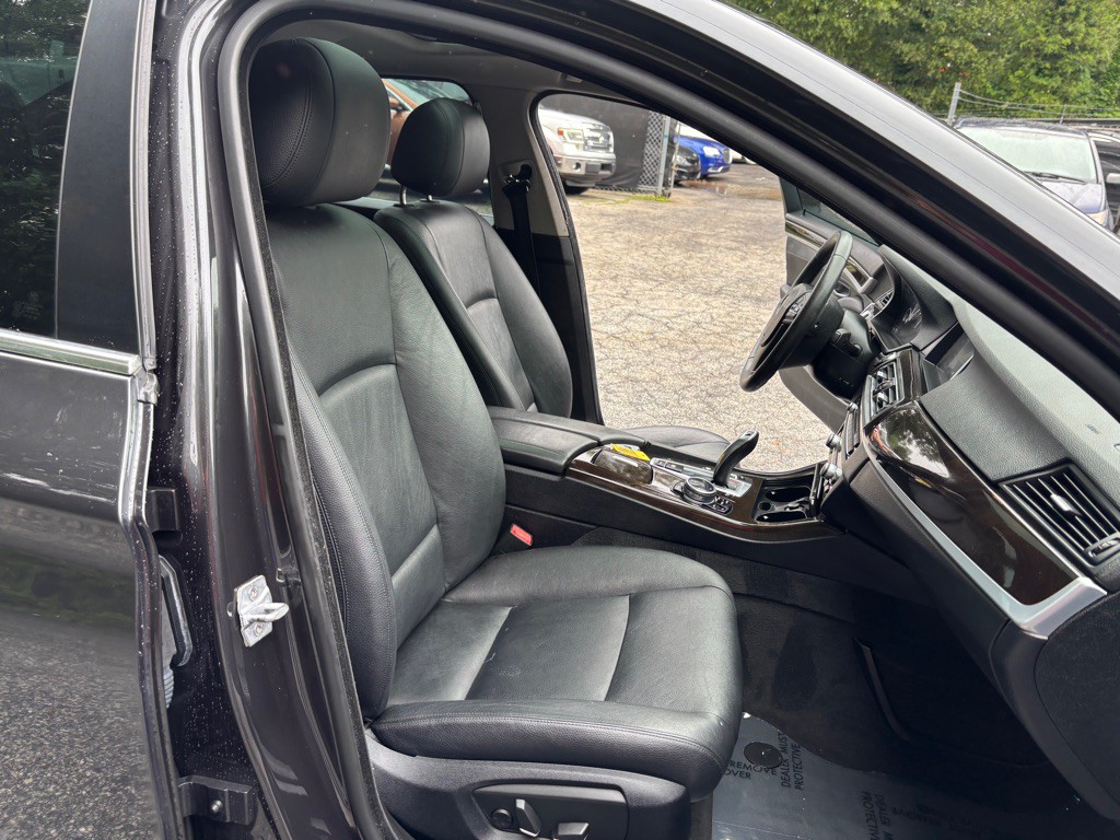 2014 BMW 5 Series Image 25