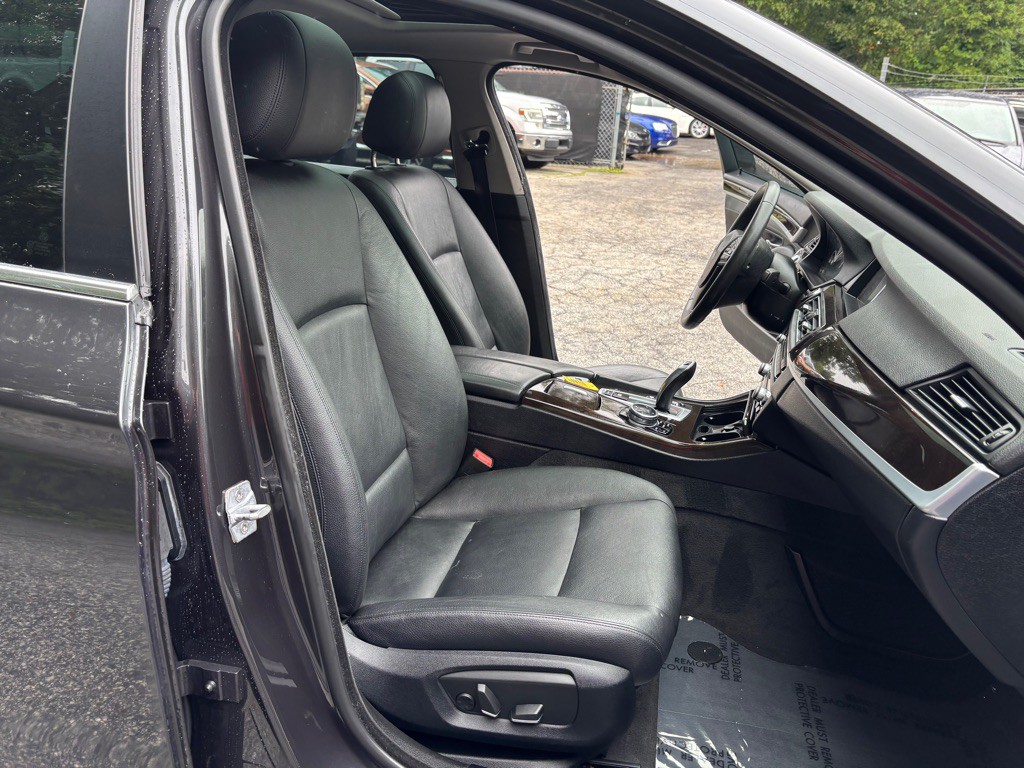 2014 BMW 5 Series Image 26
