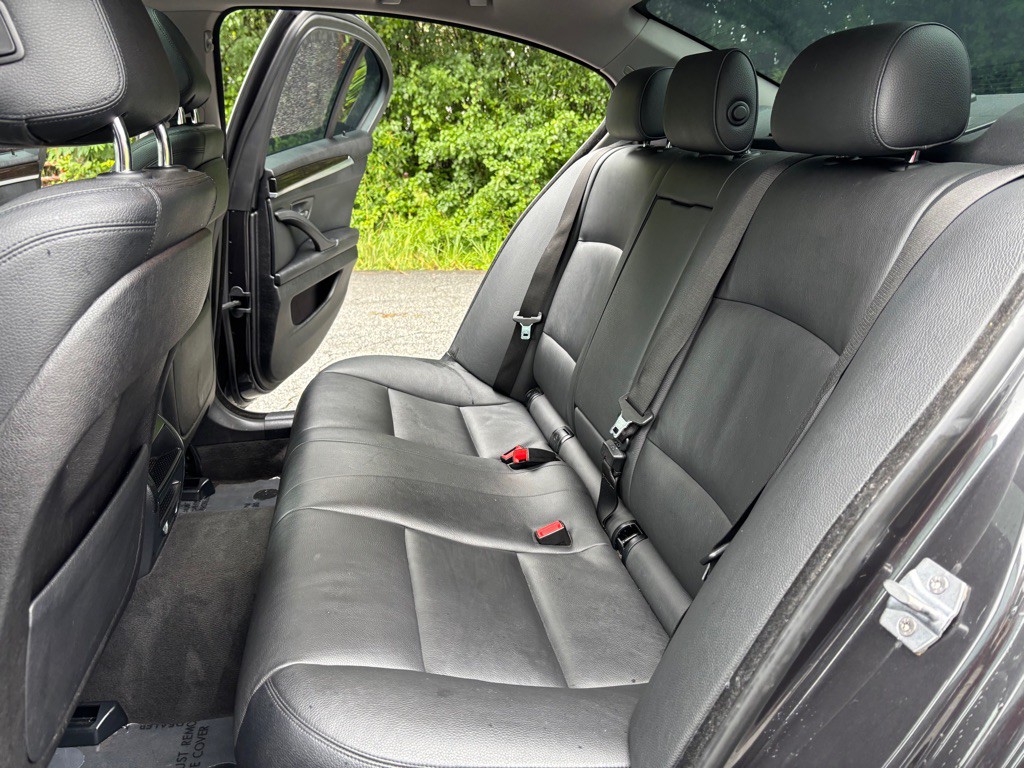 2014 BMW 5 Series Image 32