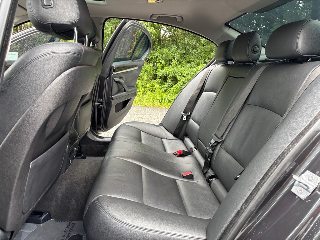 2014 BMW 5 Series Image 33