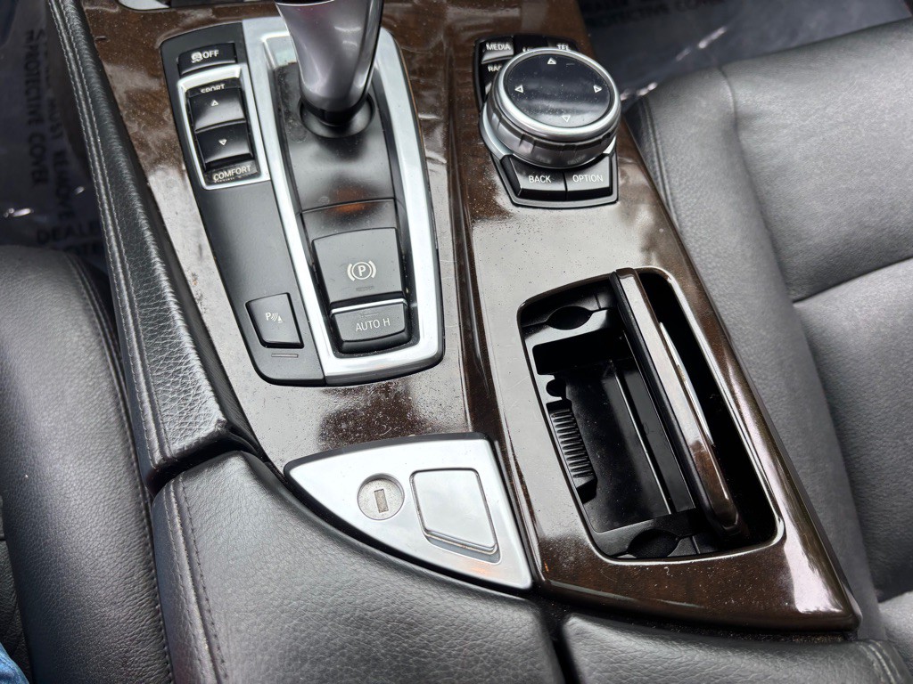 2014 BMW 5 Series Image 45