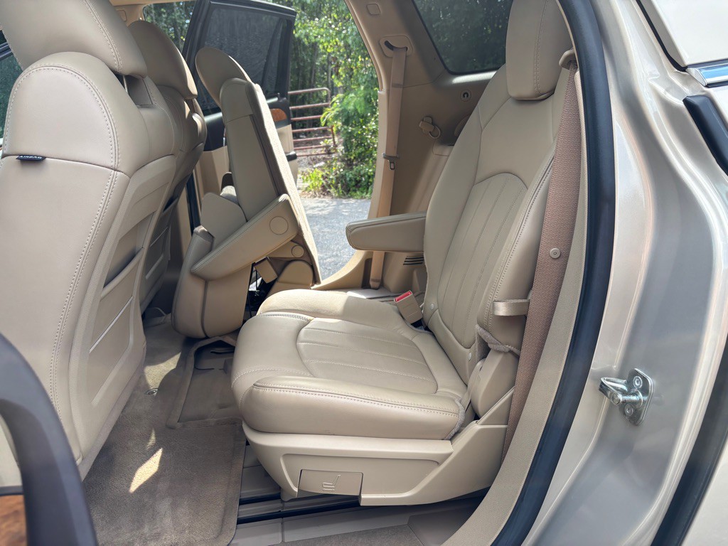 2009 Buick Enclave Image 43