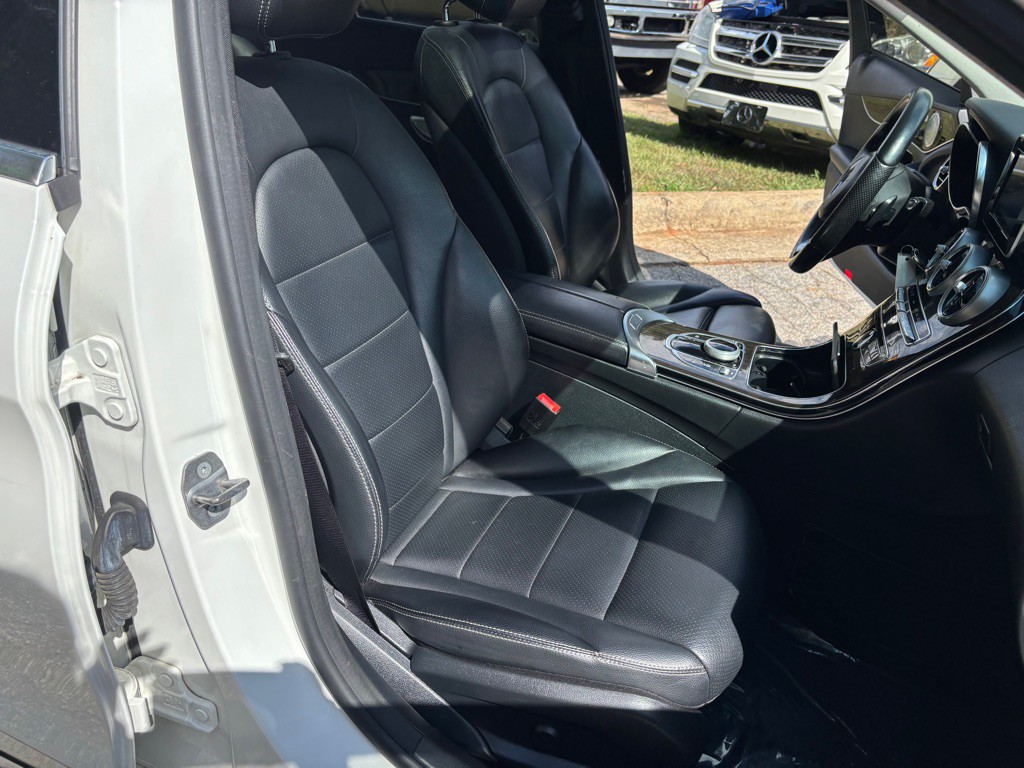 2017 Mercedes-Benz C-Class Image 23