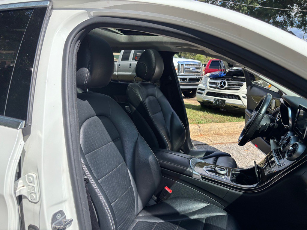 2017 Mercedes-Benz C-Class Image 25