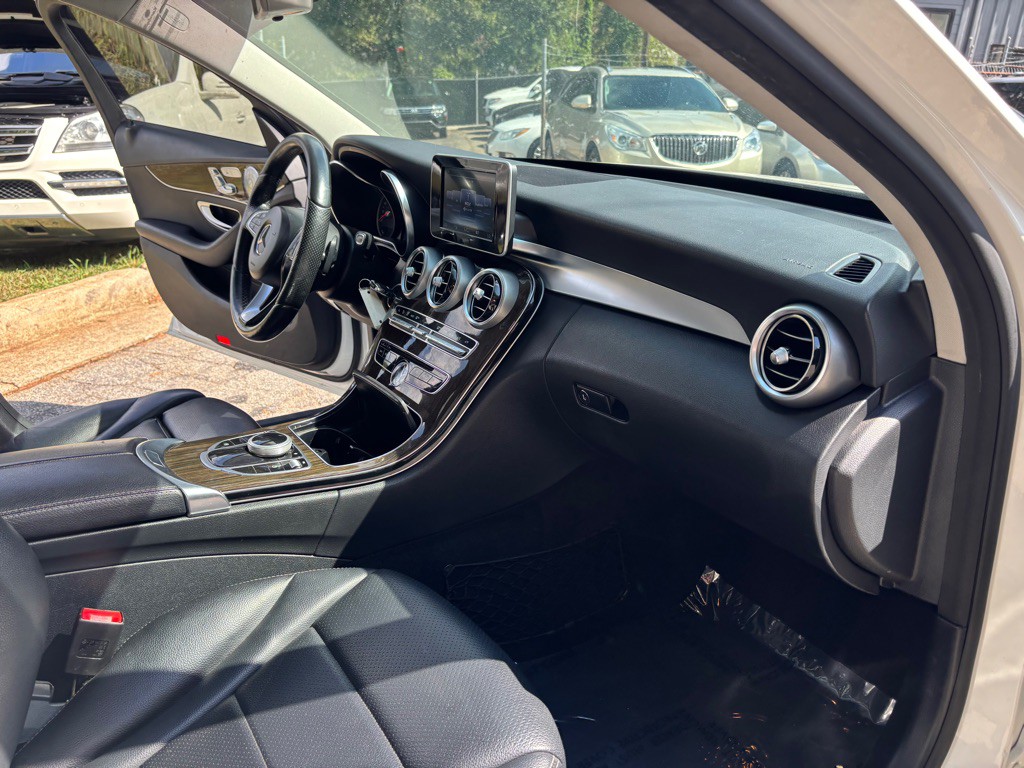 2017 Mercedes-Benz C-Class Image 27