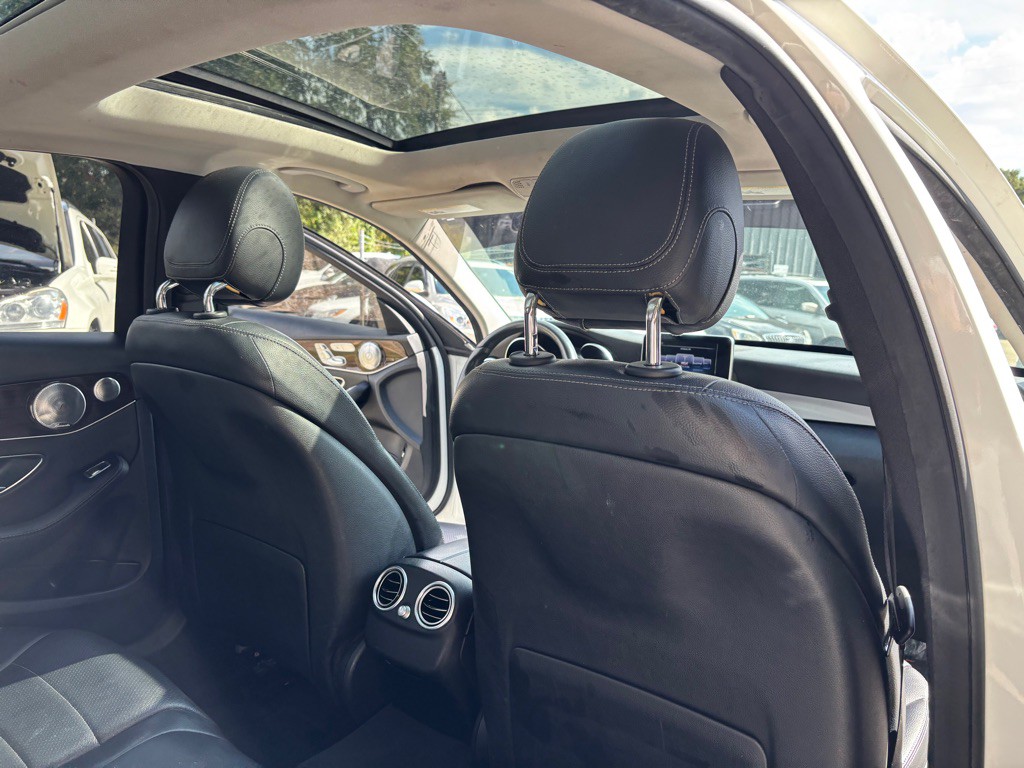 2017 Mercedes-Benz C-Class Image 30
