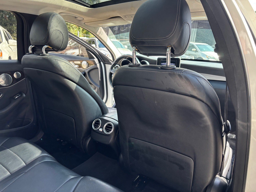 2017 Mercedes-Benz C-Class Image 31