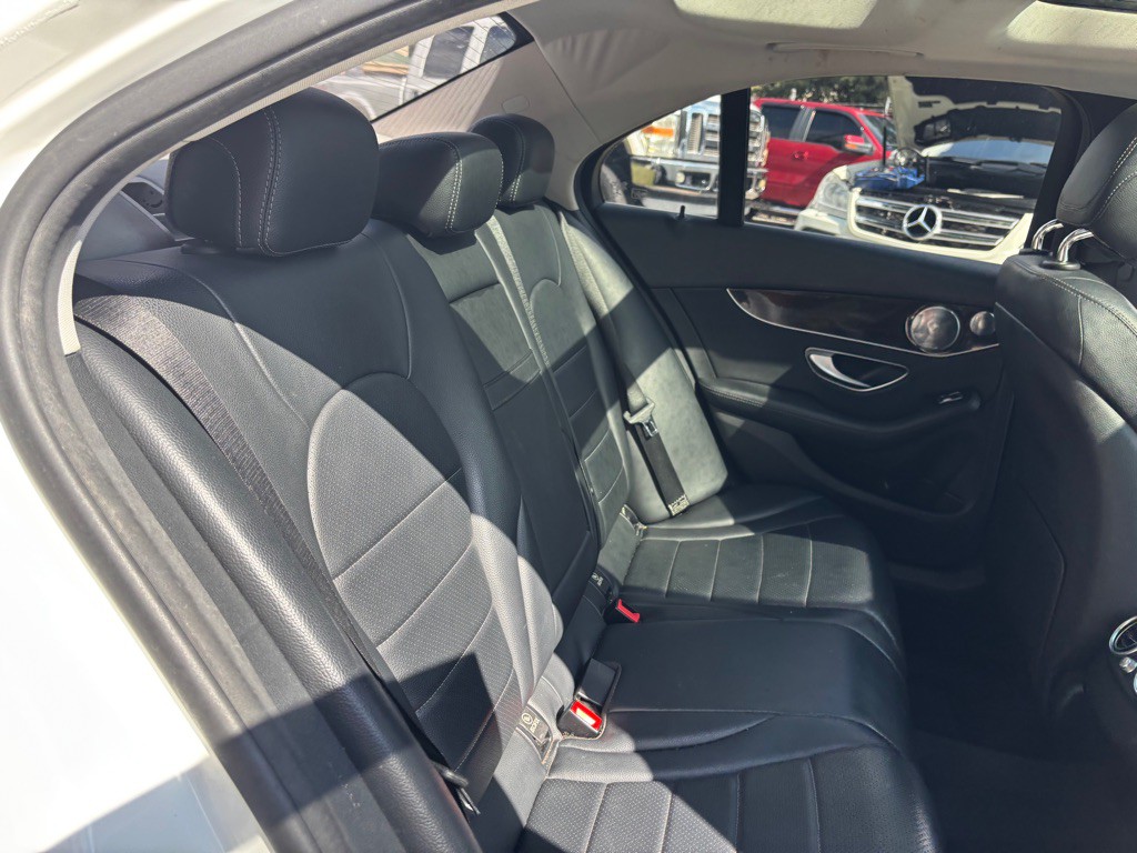 2017 Mercedes-Benz C-Class Image 32