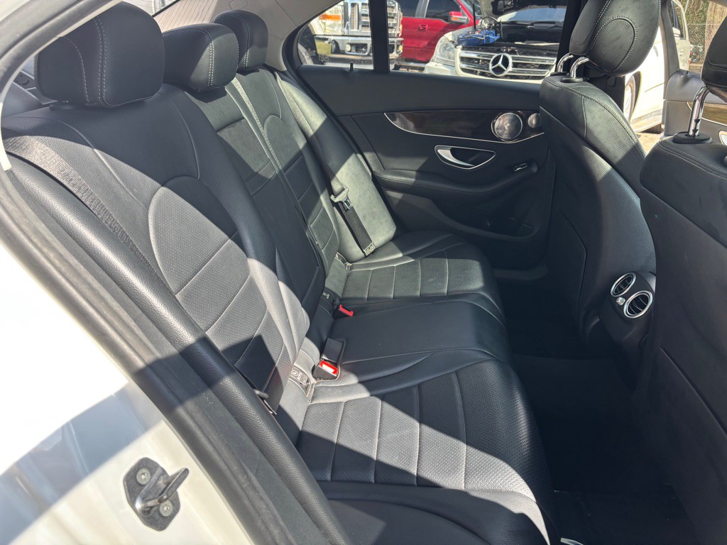2017 Mercedes-Benz C-Class Image 33