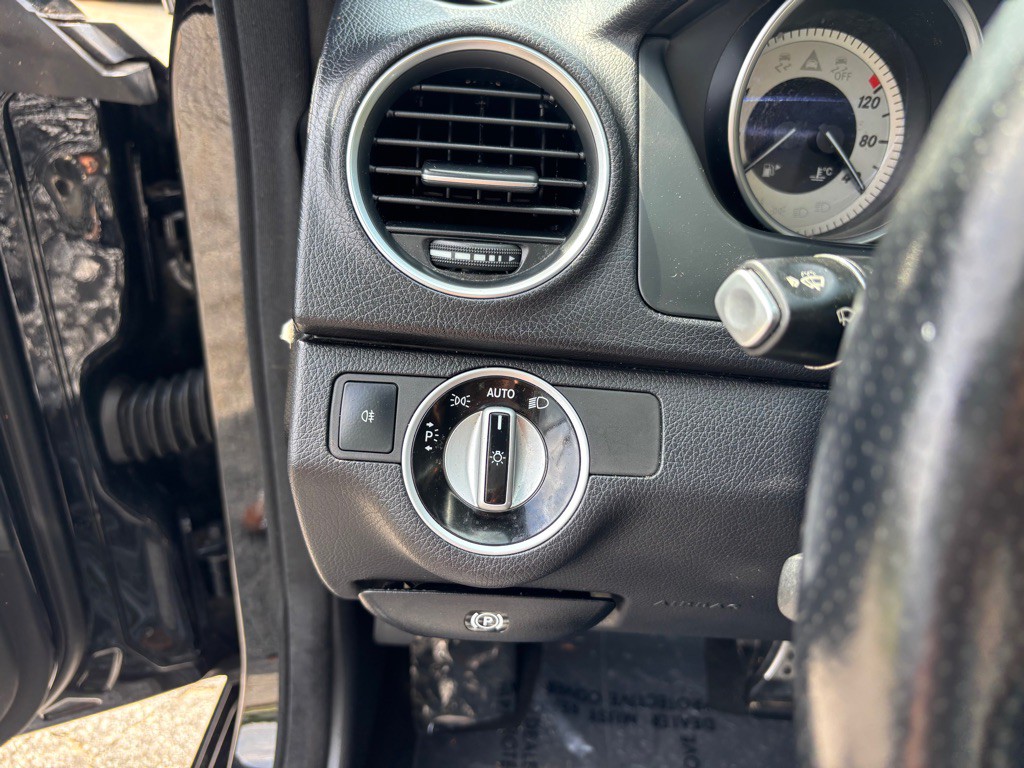 2013 Mercedes-Benz C-Class Image 38