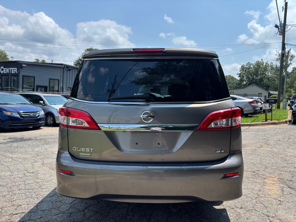2017 Nissan Quest Image 9
