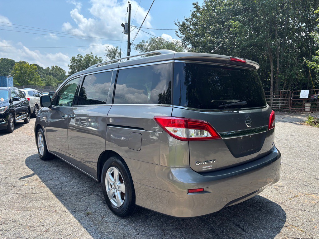 2017 Nissan Quest Image 13