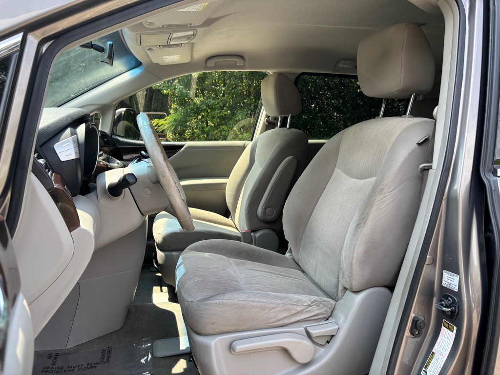 2017 Nissan Quest Image 18