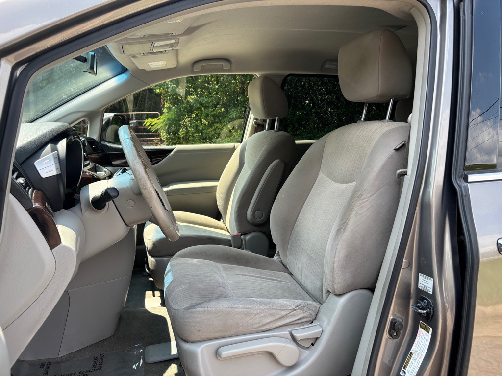2017 Nissan Quest Image 19