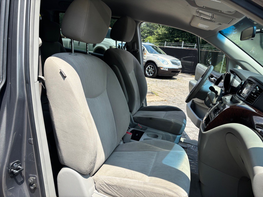 2017 Nissan Quest Image 22