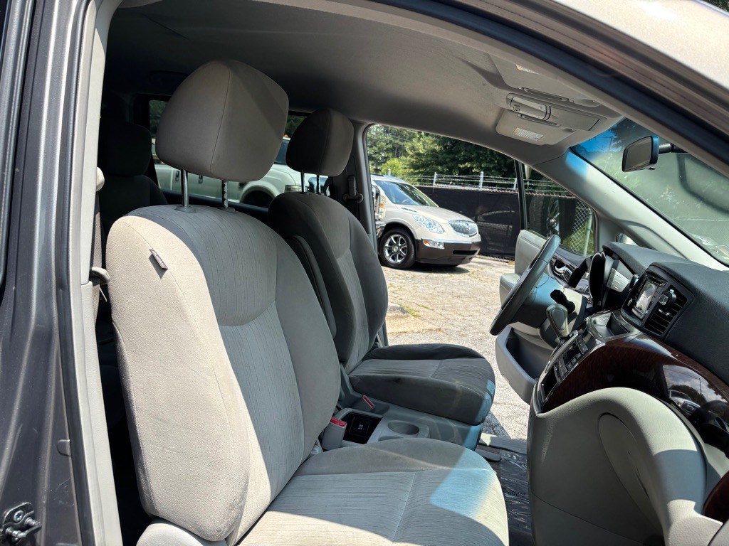2017 Nissan Quest Image 23