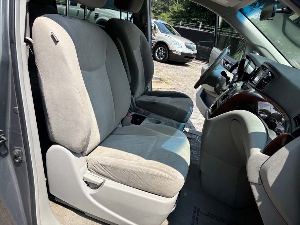 2017 Nissan Quest Image 24