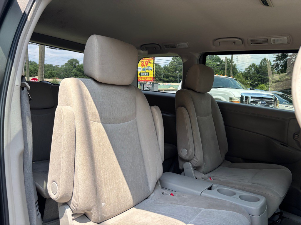 2017 Nissan Quest Image 29