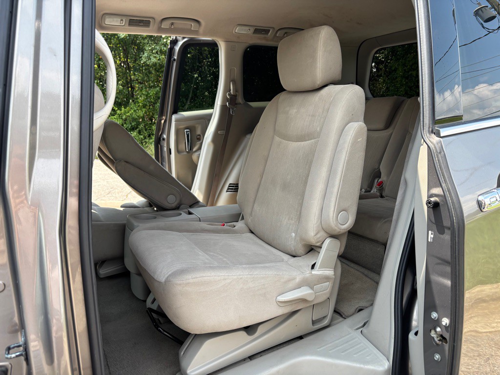 2017 Nissan Quest Image 40