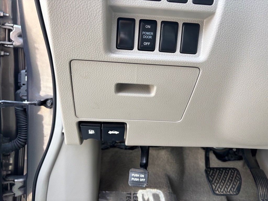 2017 Nissan Quest Image 42