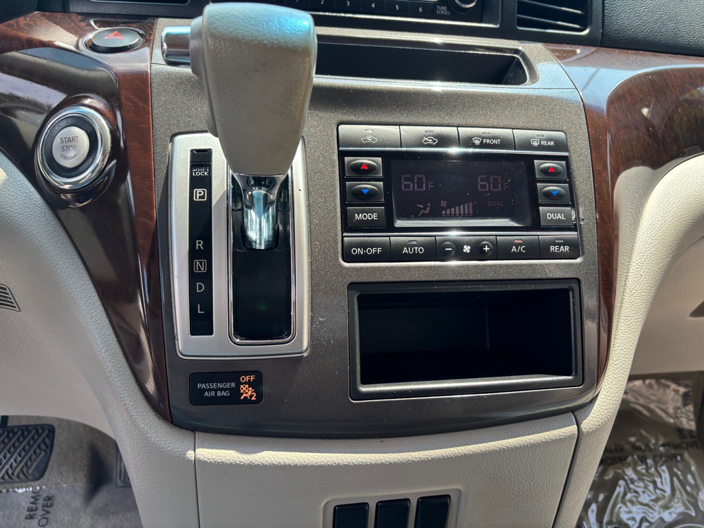 2017 Nissan Quest Image 50