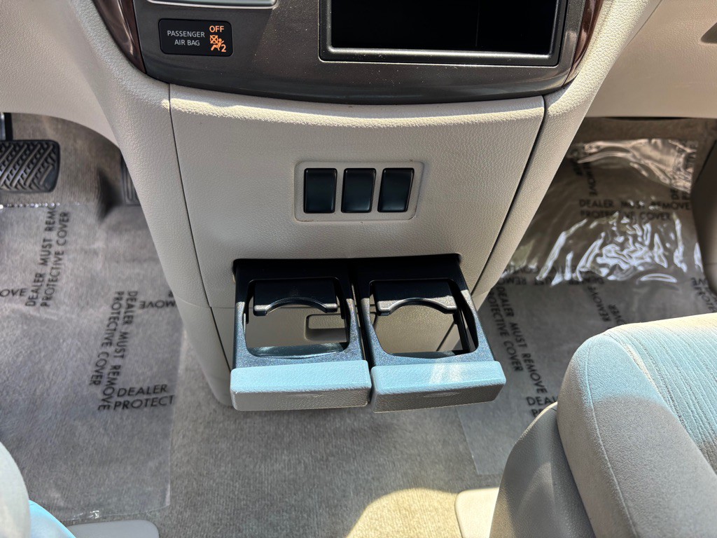 2017 Nissan Quest Image 52