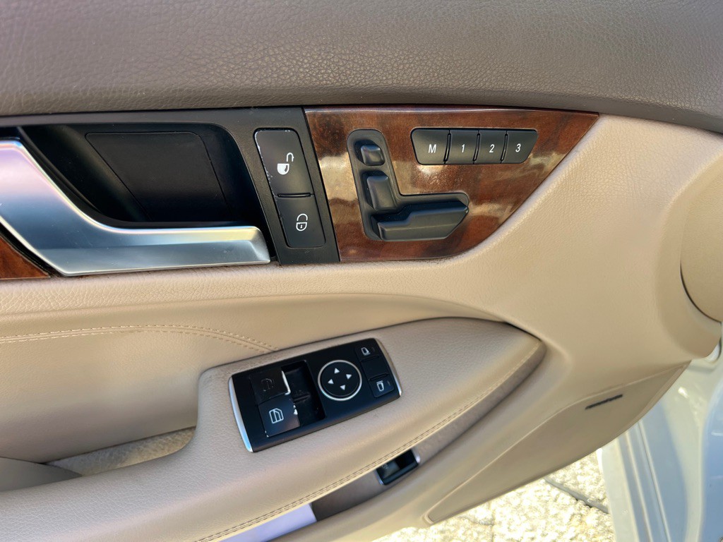 2013 Mercedes-Benz C-Class Image 17