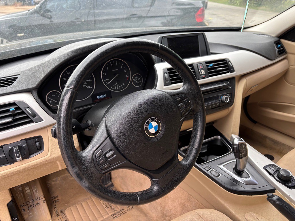 2014 BMW 3 Series Image 11