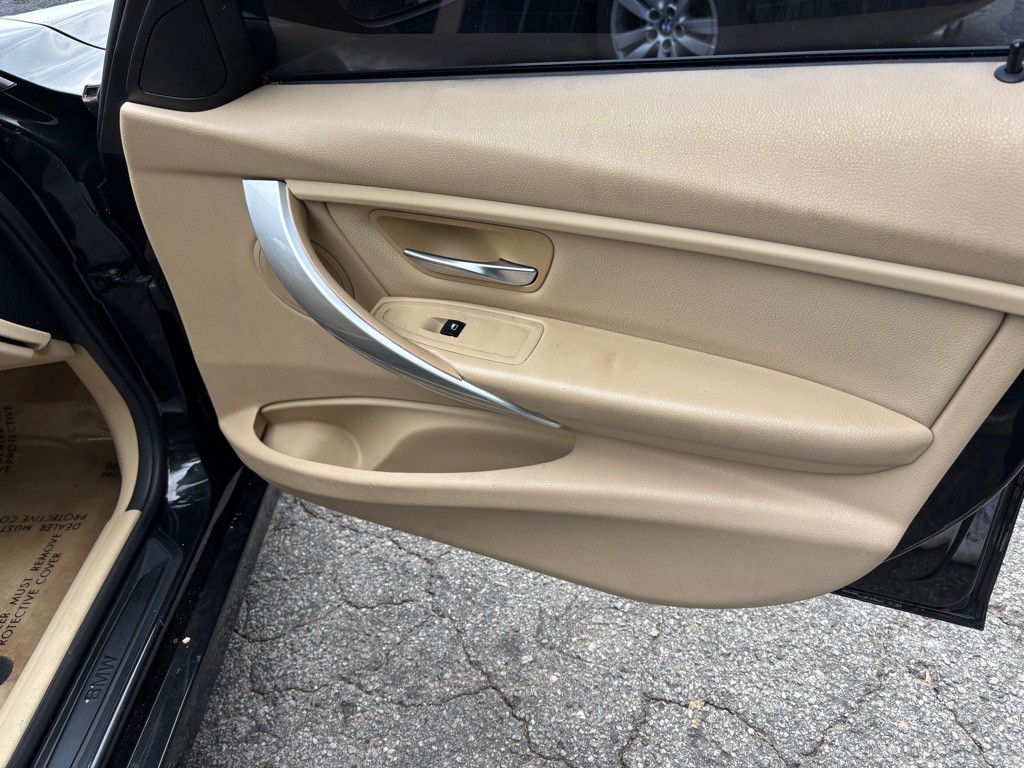 2014 BMW 3 Series Image 16