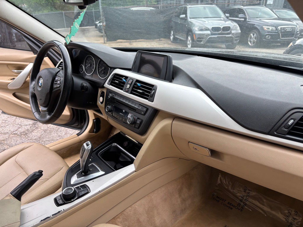 2014 BMW 3 Series Image 17