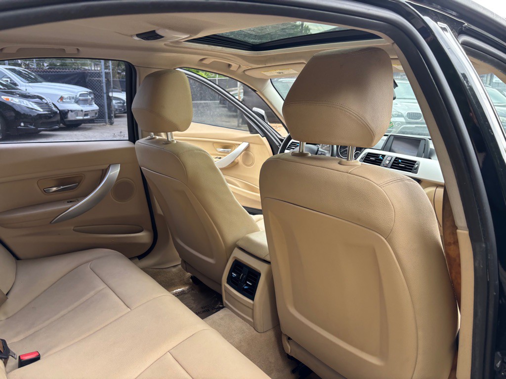 2014 BMW 3 Series Image 22