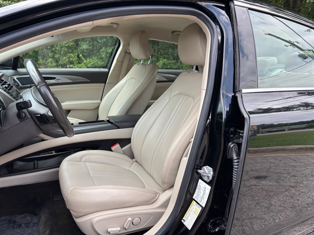 2017 Lincoln MKZ Image 16