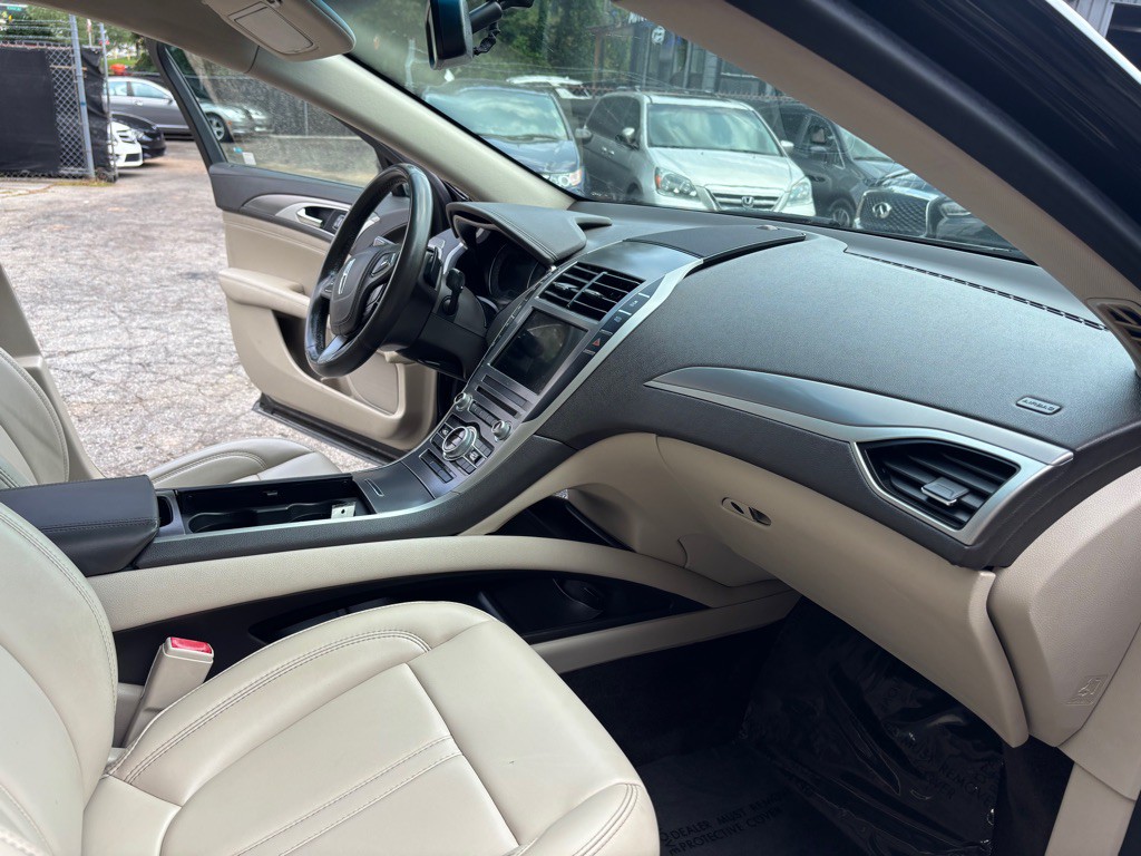 2017 Lincoln MKZ Image 26