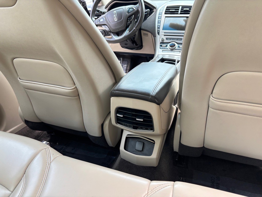 2017 Lincoln MKZ Image 30