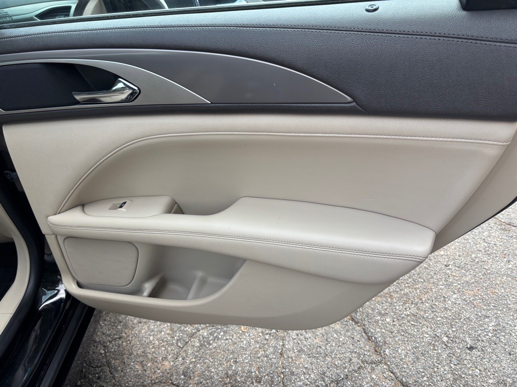 2017 Lincoln MKZ Image 31