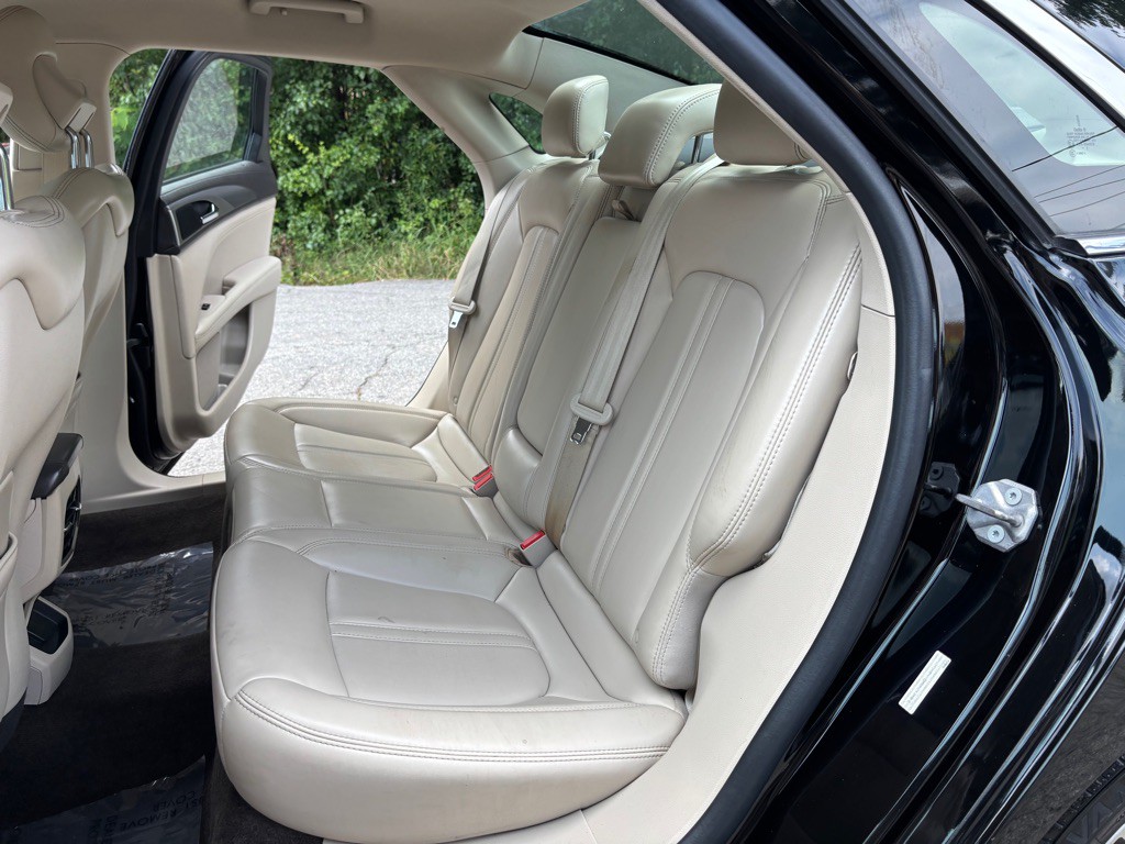 2017 Lincoln MKZ Image 32