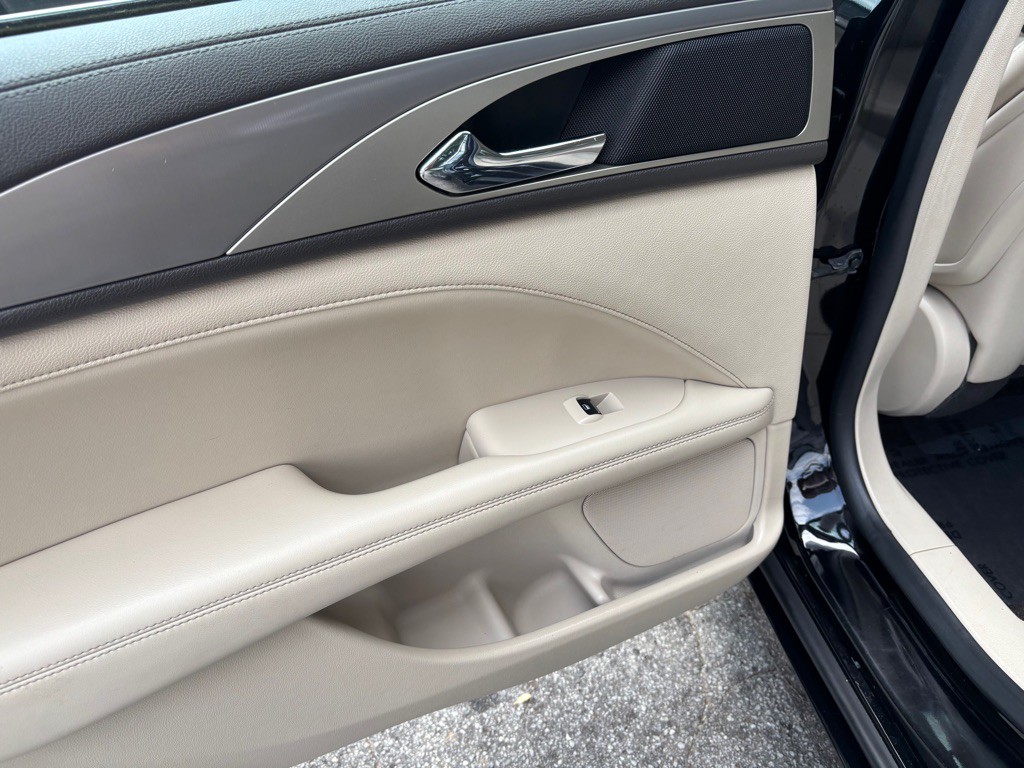 2017 Lincoln MKZ Image 35