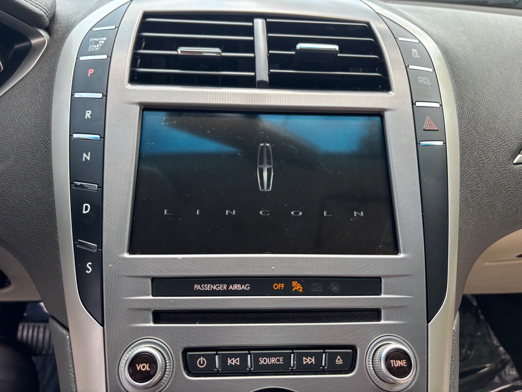 2017 Lincoln MKZ Image 38