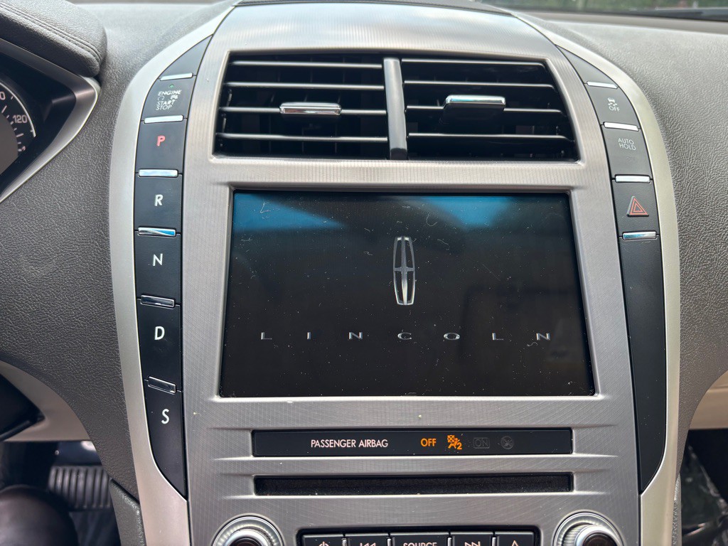 2017 Lincoln MKZ Image 39