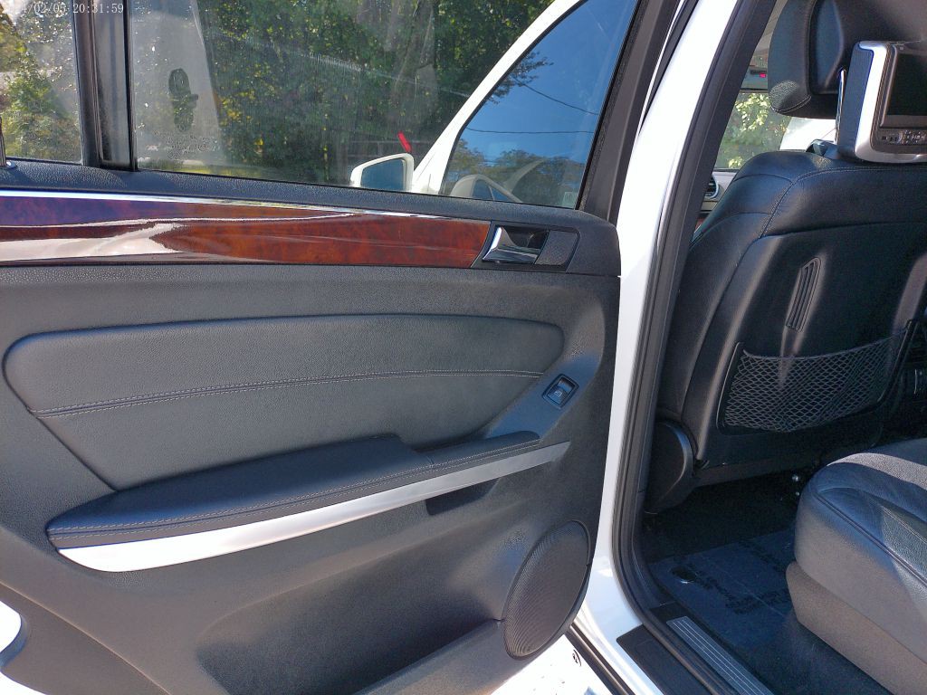 2011 Mercedes-Benz GL-Class Image 28