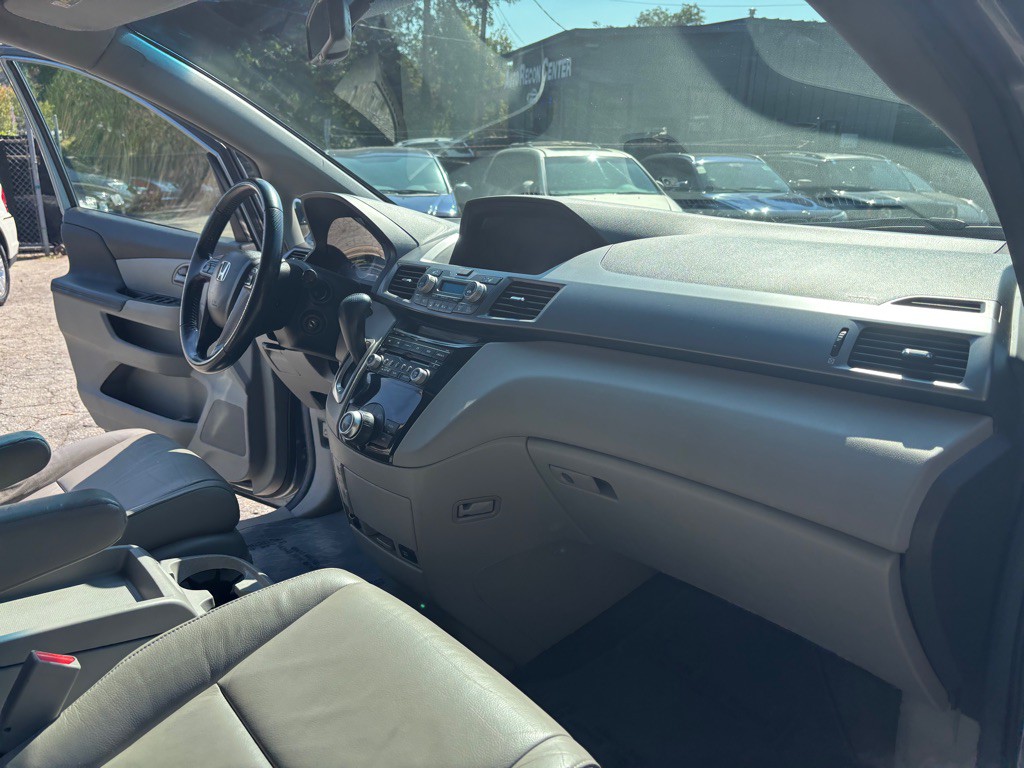 2012 Honda Odyssey Image 27
