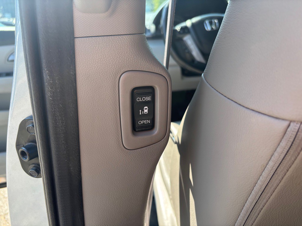 2012 Honda Odyssey Image 63