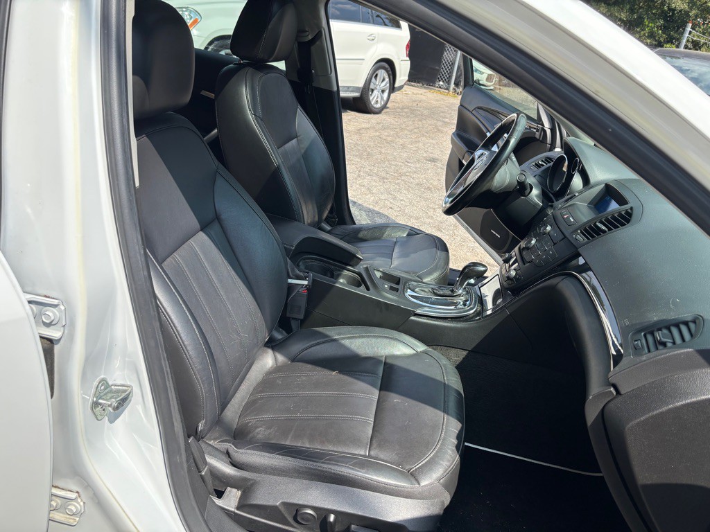 2012 Buick Regal Image 21