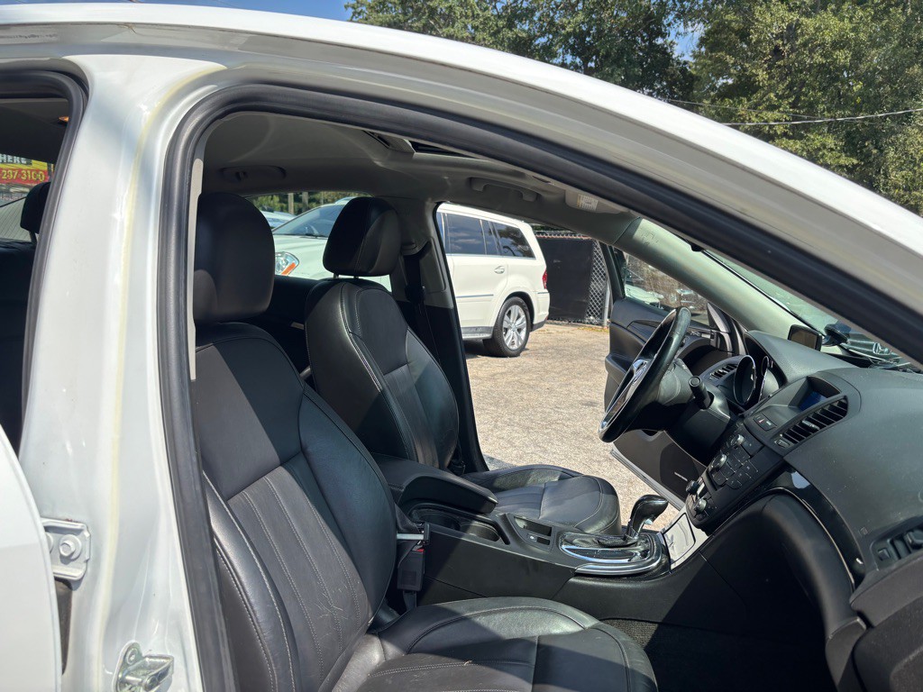 2012 Buick Regal Image 23