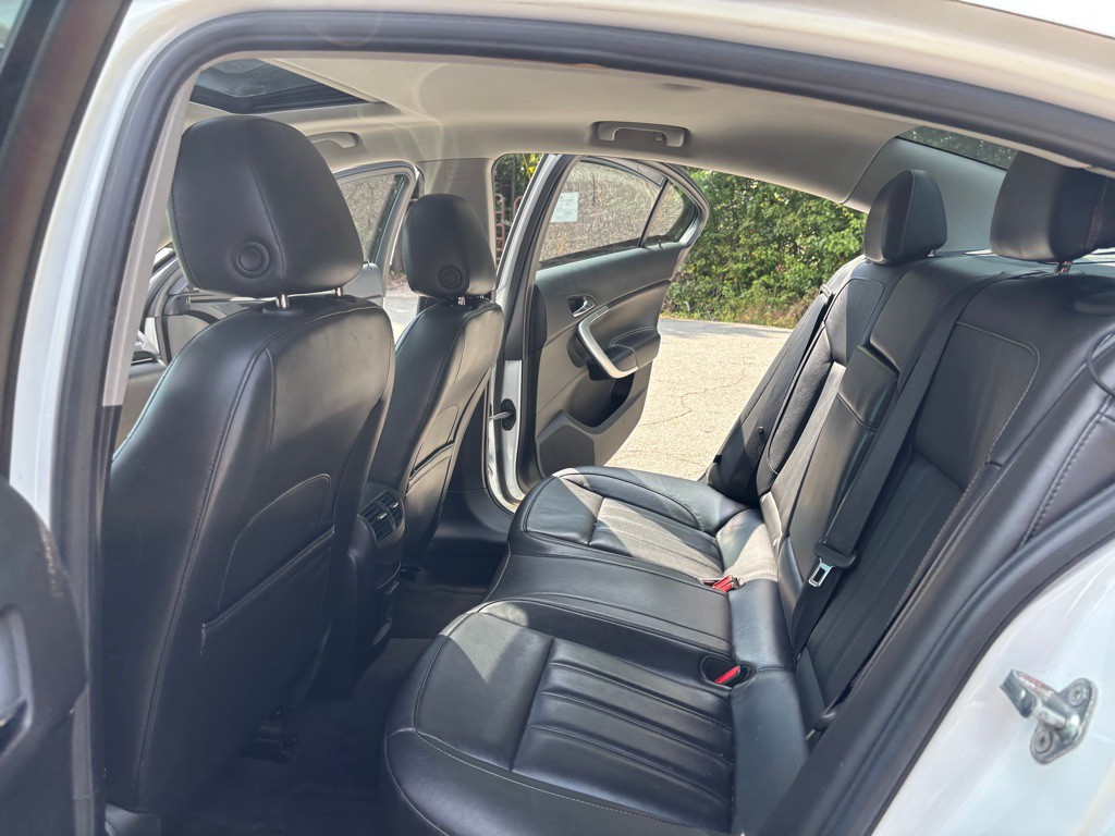 2012 Buick Regal Image 33