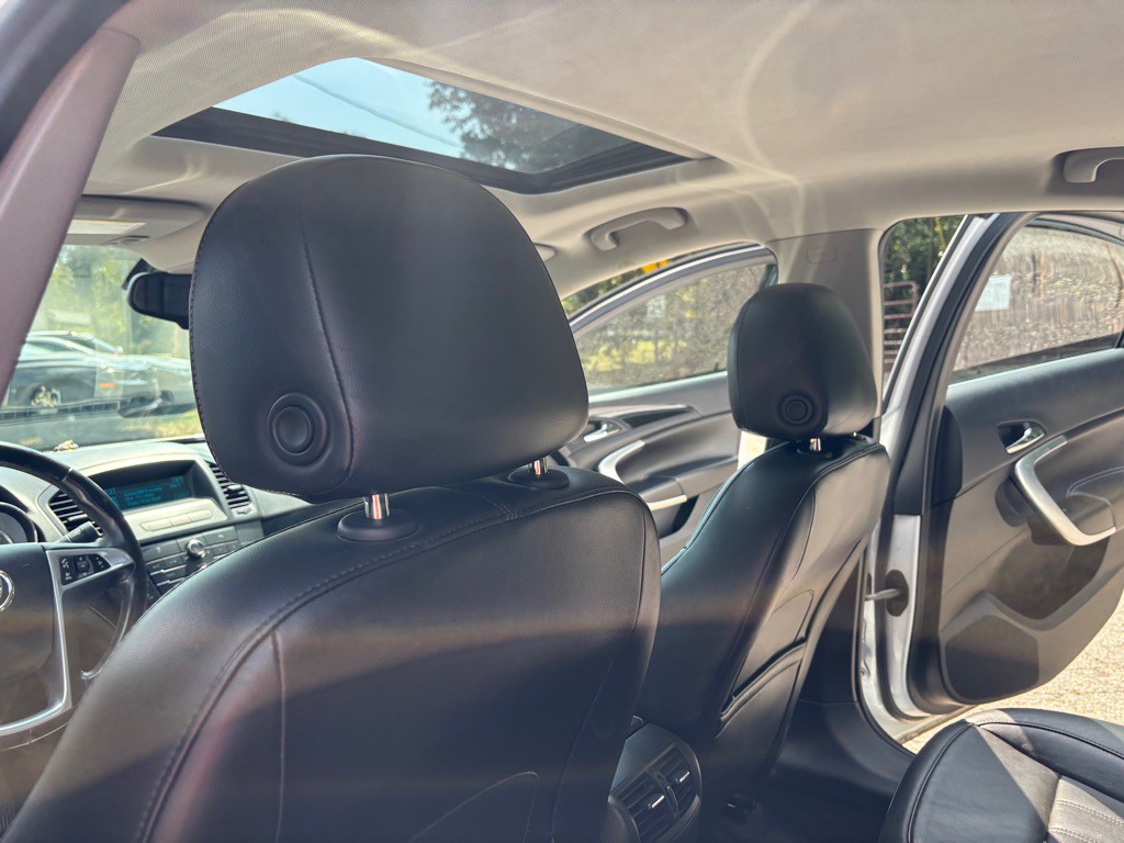 2012 Buick Regal Image 35