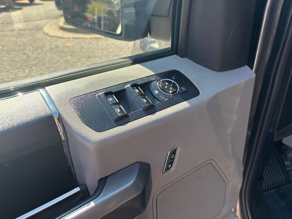 2017 Ford F-150 Image 25